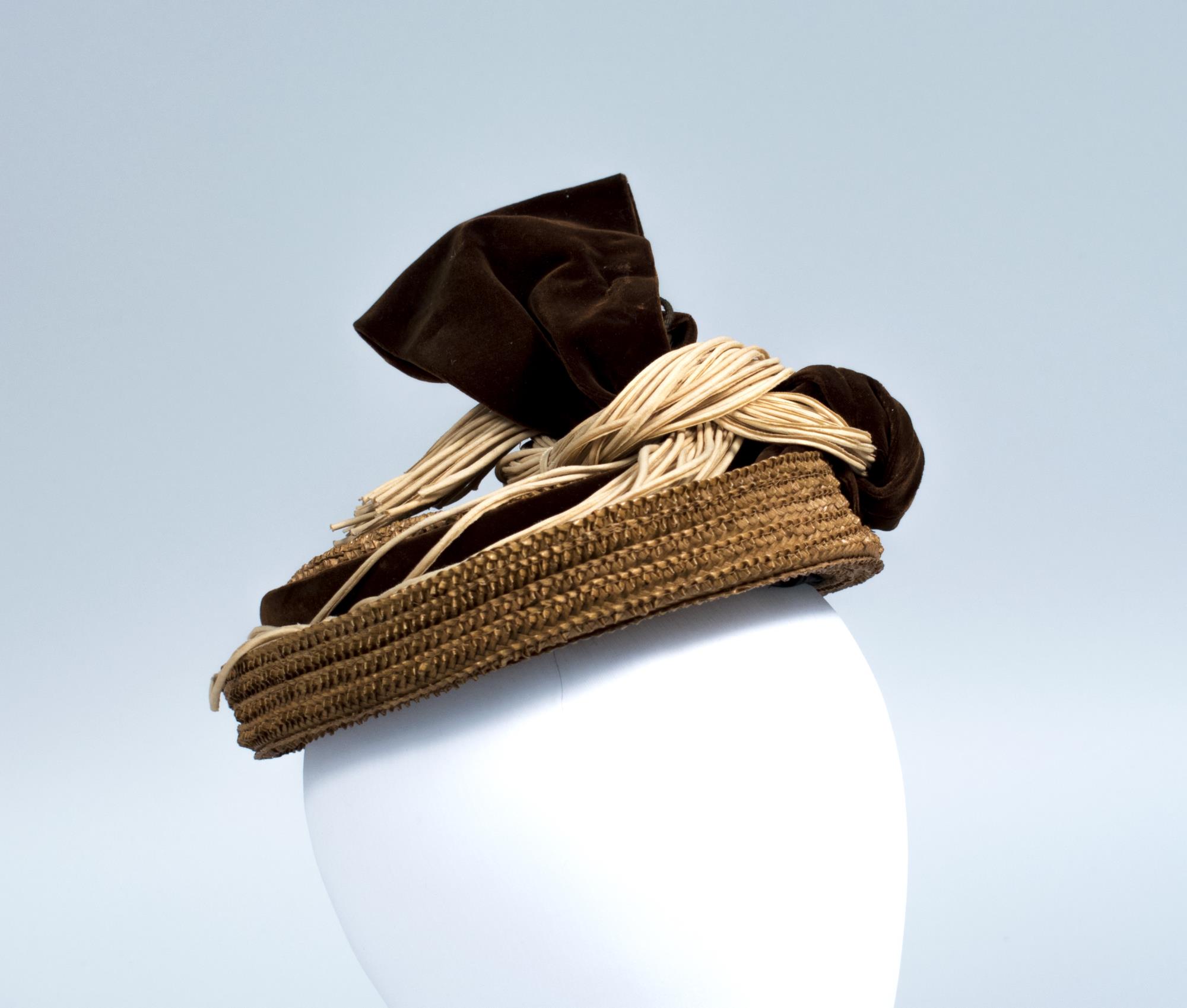 Image of Straw hat with brown velvet, 1895